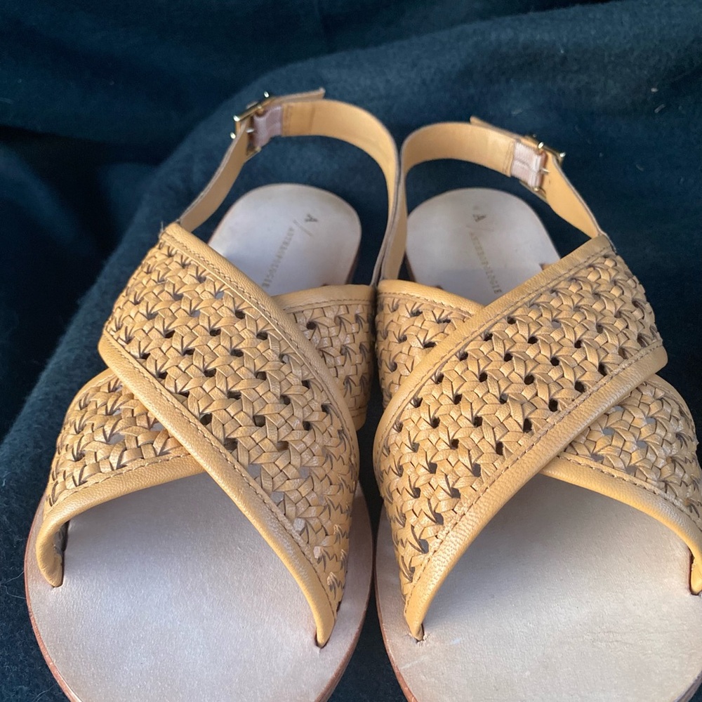 Anthropologie / New Women's Tan Woven Sandals. - Picture 9 of 10
